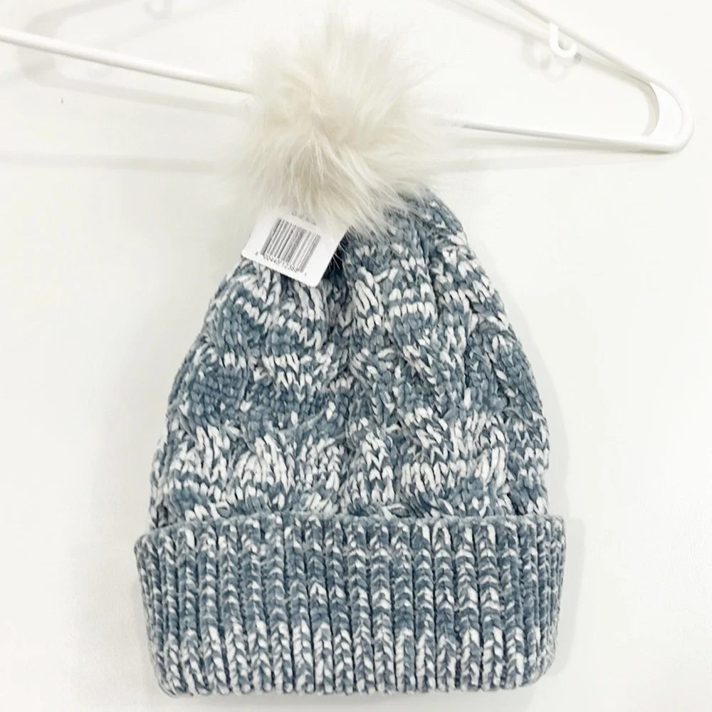 New Kohl's Blue, White Knit Beanie Winter Cap